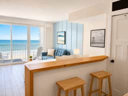 Oceanfront Romantic Escape - Image 4